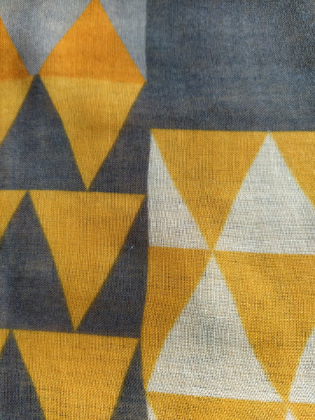 SC047 Yellow triangles scarf.