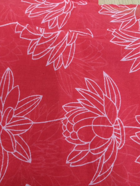 SC032 Red outline scarf.